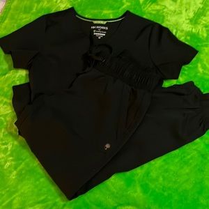 HH WORKS by HEALING HANDS BLACK MATCHING SET W/ Joggers both top and bottom XS